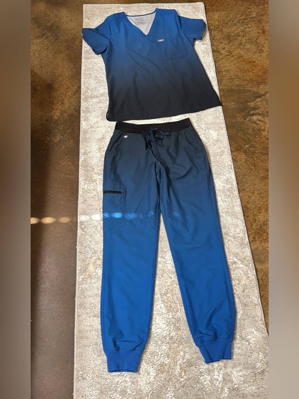 FIGS Blue Ombre Scrub Top & Jogger Pants Set